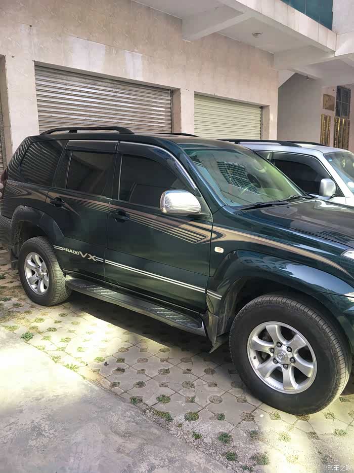 经典老款丰田霸道120