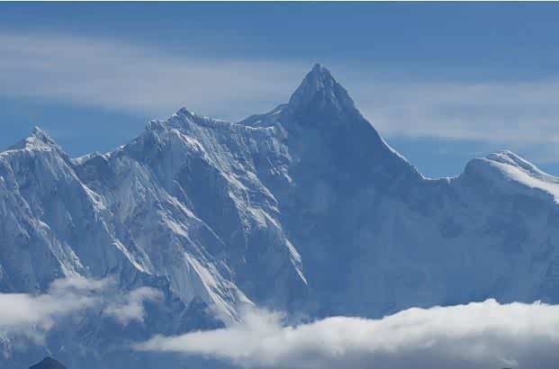 青山翠柏,气势磅礴,呼吸大自然新鲜空气,高耸入云的大山