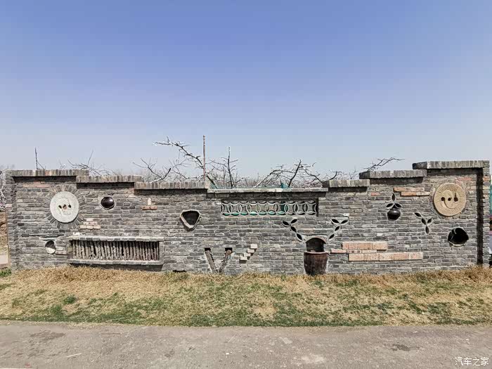 这面墙就是古代农耕文化的缩影,磨盘,陶器等等,展现了我国悠久的农业