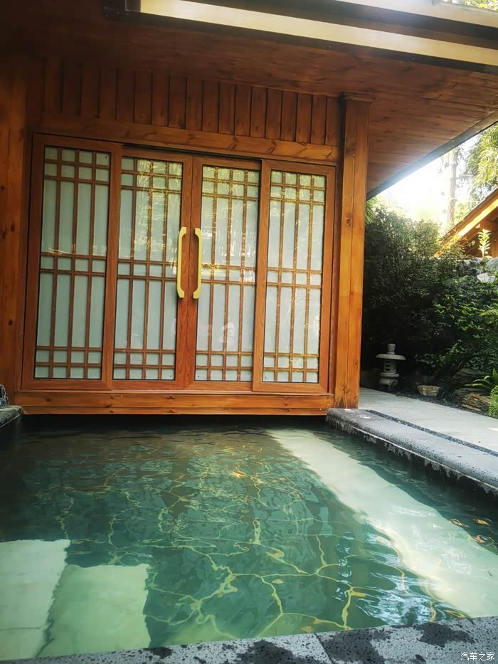 女王们的南丹温泉之旅