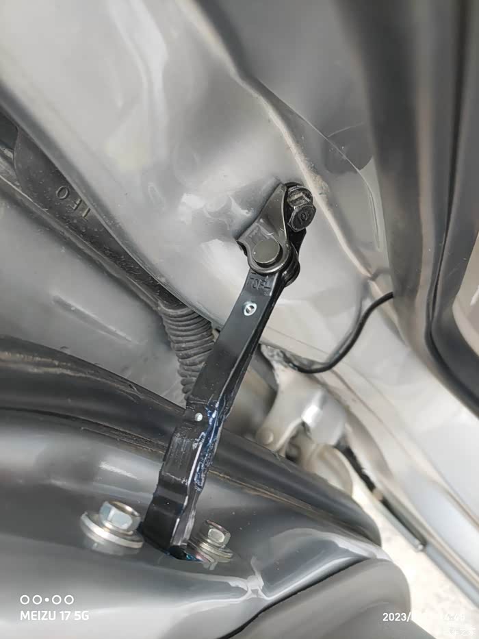 更换车门限位器