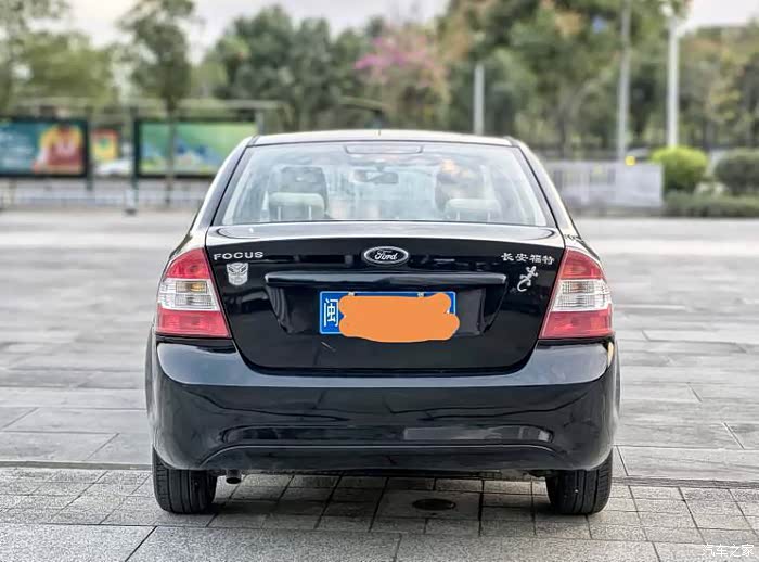 福特2012款经典福克斯三厢18基本型