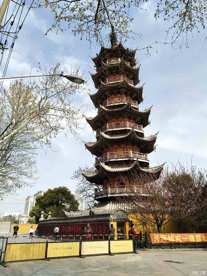 周末散步上海龙华塔