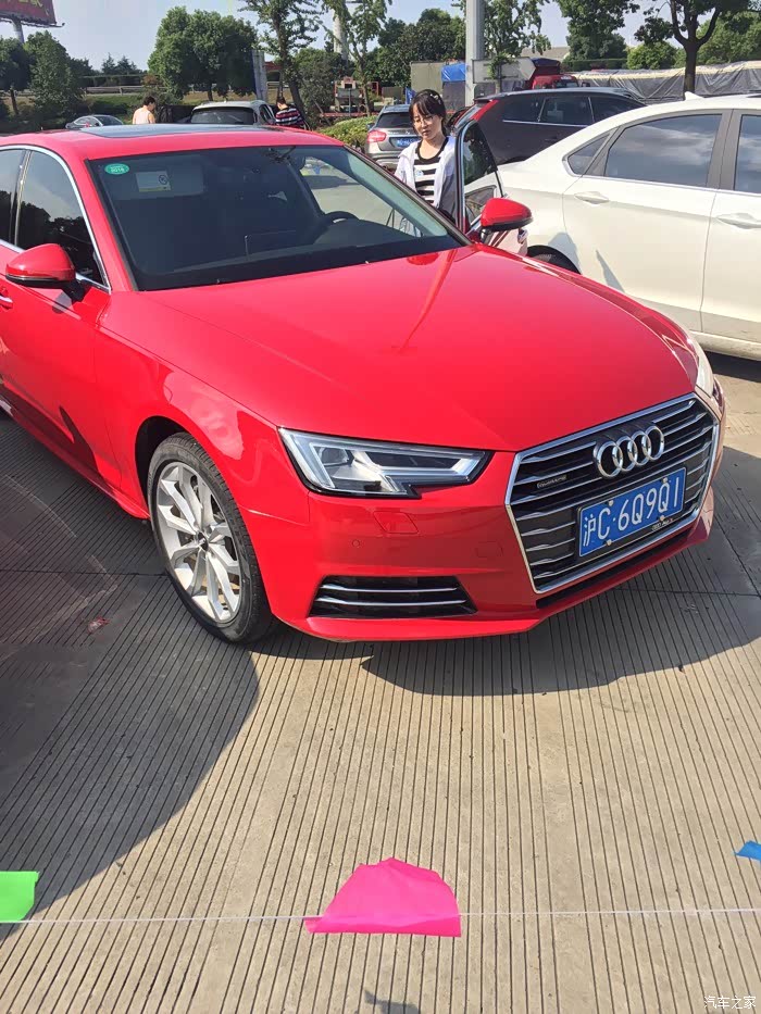 求a4红色车照片