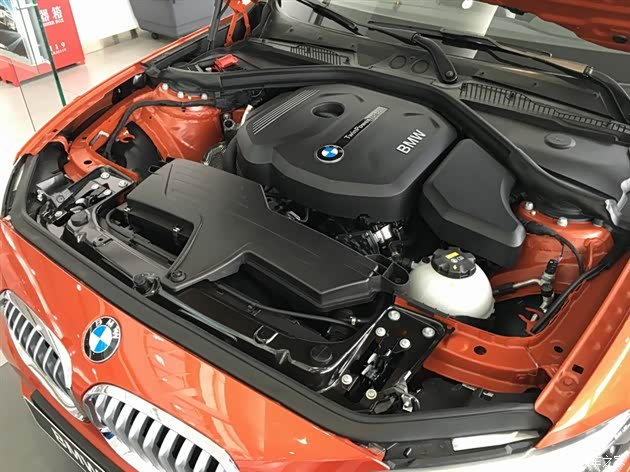 宝马2系的冷却液箱子在那?