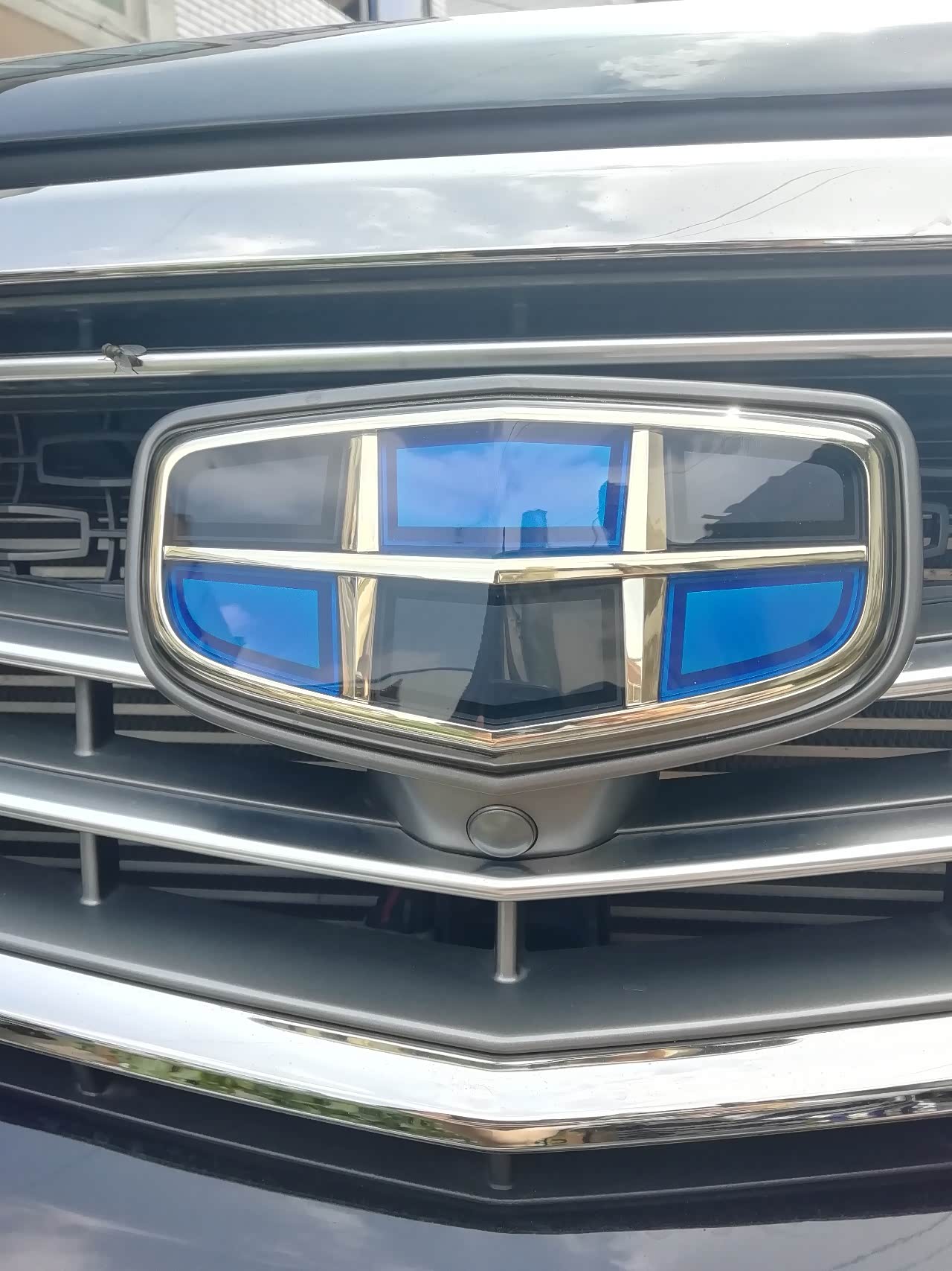 2018款吉利博越车型外观设计时尚,动力强劲.