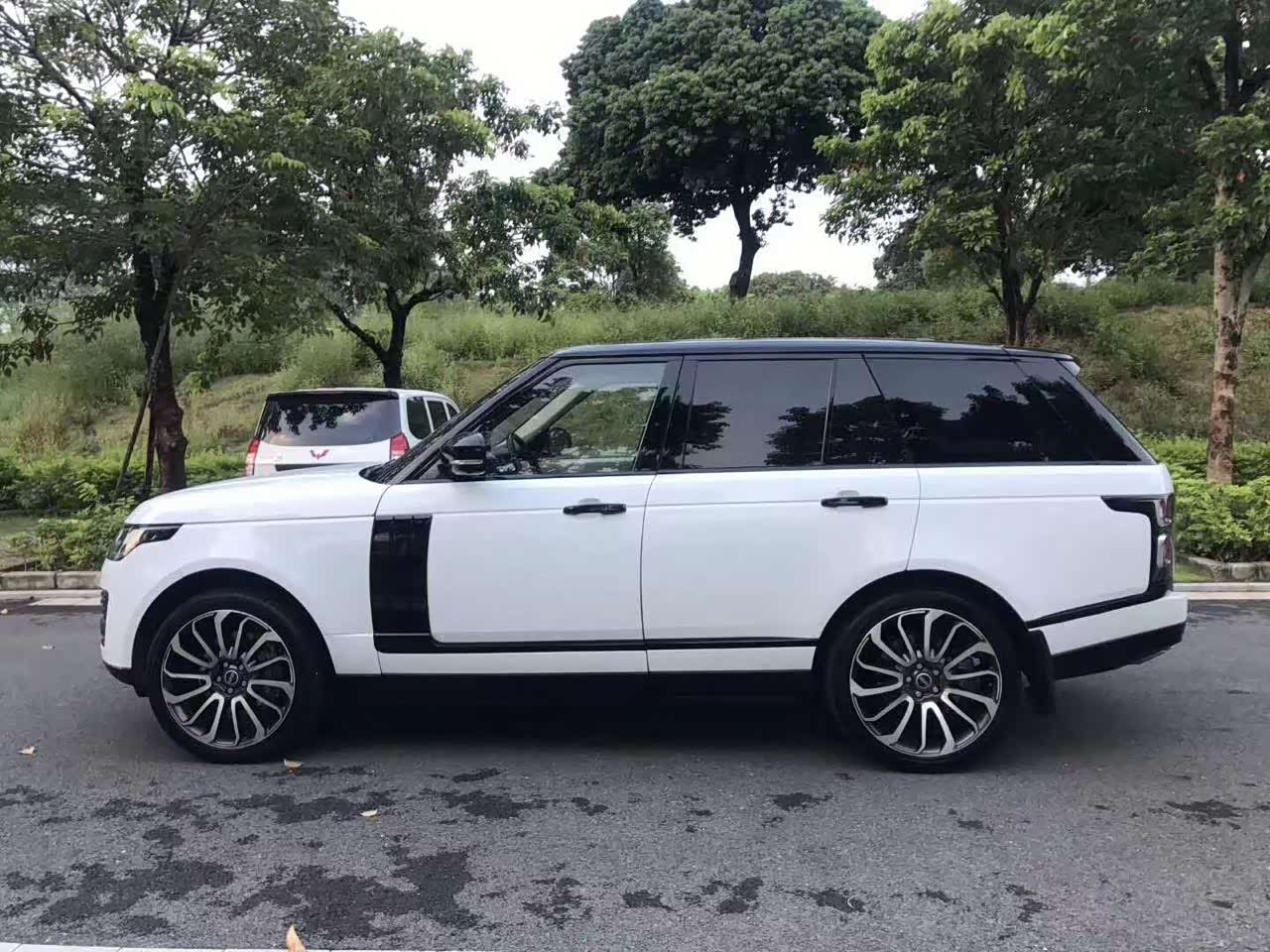 男人最喜欢的路虎大揽胜霸气侧漏