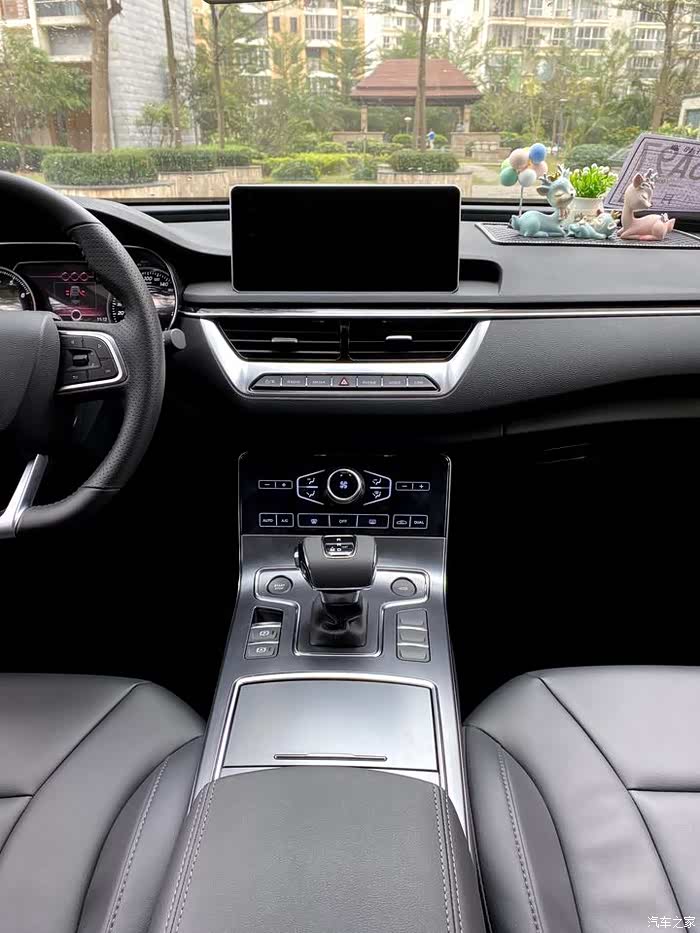 【图】内饰的配置也比较高级,全景天窗,真皮座椅这些都有,_lykan