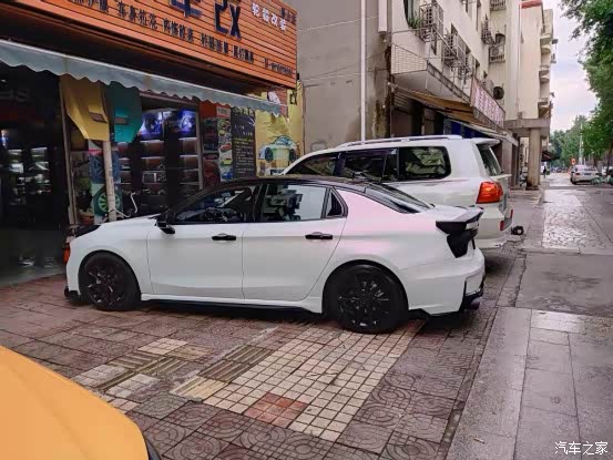 【图】远看以为是白色的,走进了之后它变了_领克03论坛_汽车之家论坛