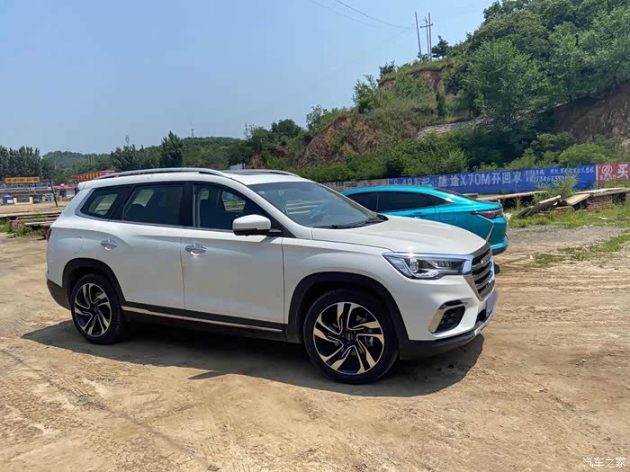 捷途行长城连海水连天人上飞楼百尺巅游秦皇老龙头