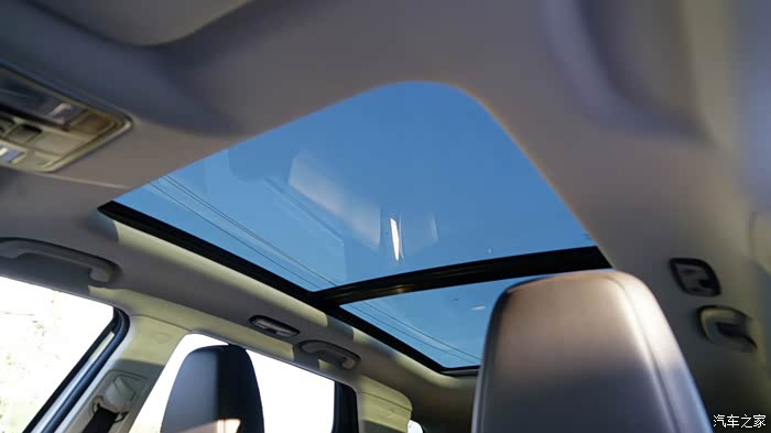 超大的全景天窗