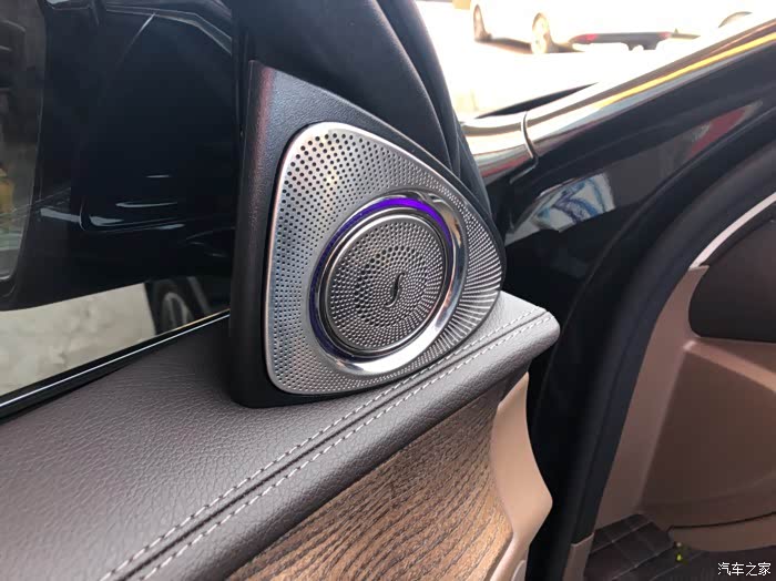奔驰e音响真差劲不如十几万的车
