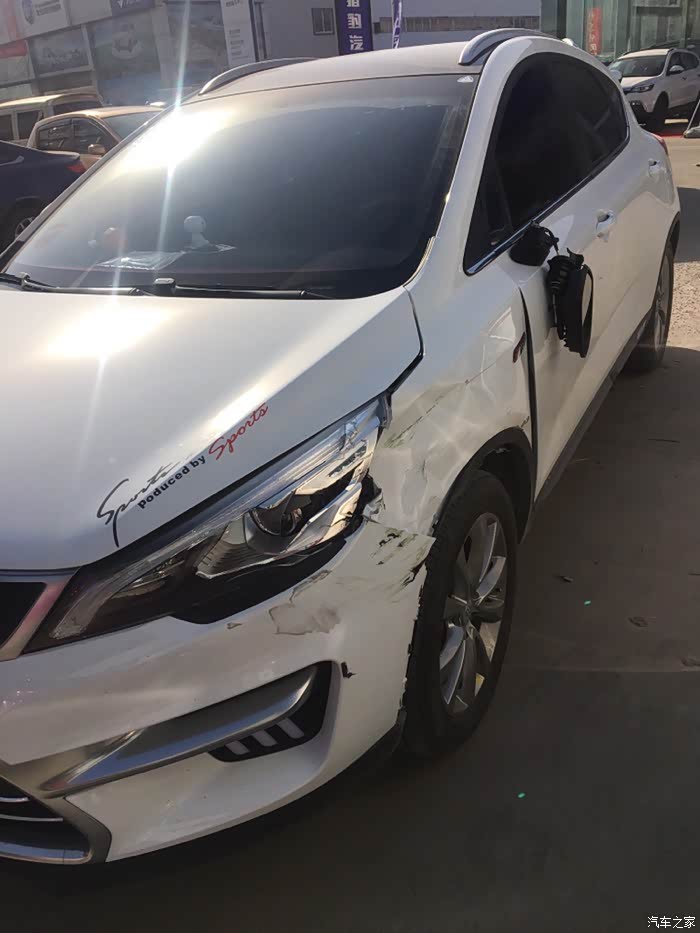 首撞愿也是最后一撞gs硬扛进口丰田塞纳附事故处理流程