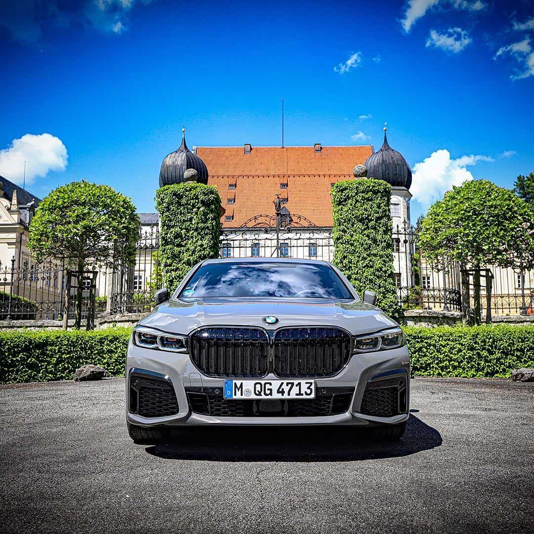 水泥灰这个颜色,用在宝马7系上,你觉得如何?