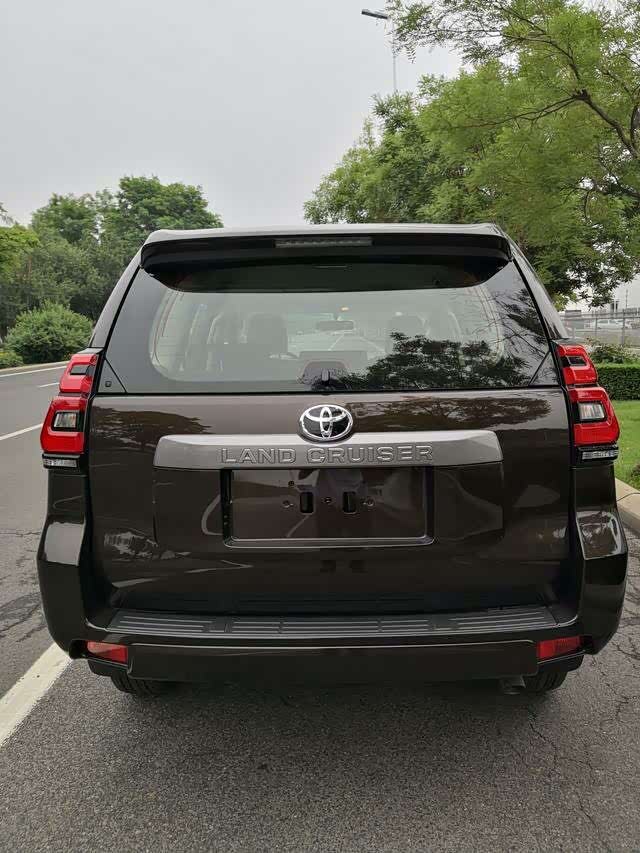 柴油霸道2.8t乞丐版,唯一能拿得出手的就是液晶仪表盘