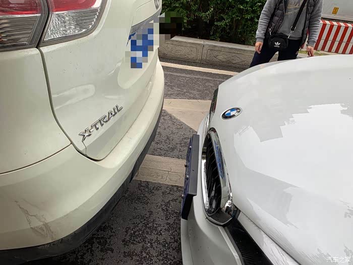 【图】一血送出,高速追尾,大佬们看看这个要修多少钱_宝马5系论坛