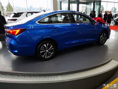 蓝色的逸动plus更有活力