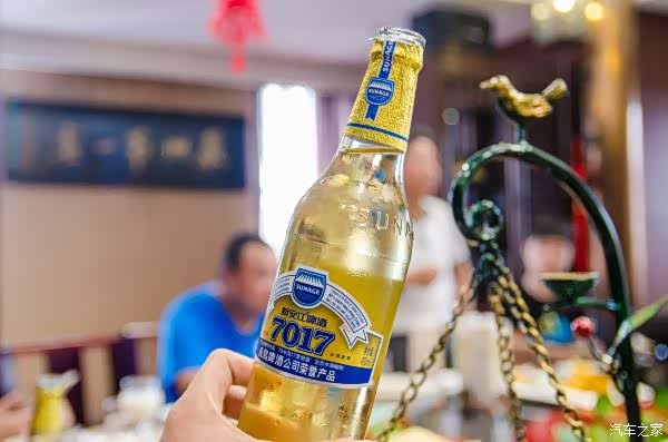 7017啤酒,建德的美酒,由70米高的大坝***而出的17度新安江江水制成.