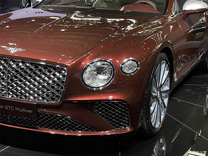 宾利欧陆gtmulliner飞驰v8亮相广州车展