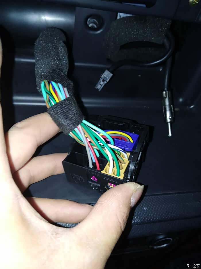 这个哪两根是音频线,哪根是acc线,在线等,知道的请告知一下