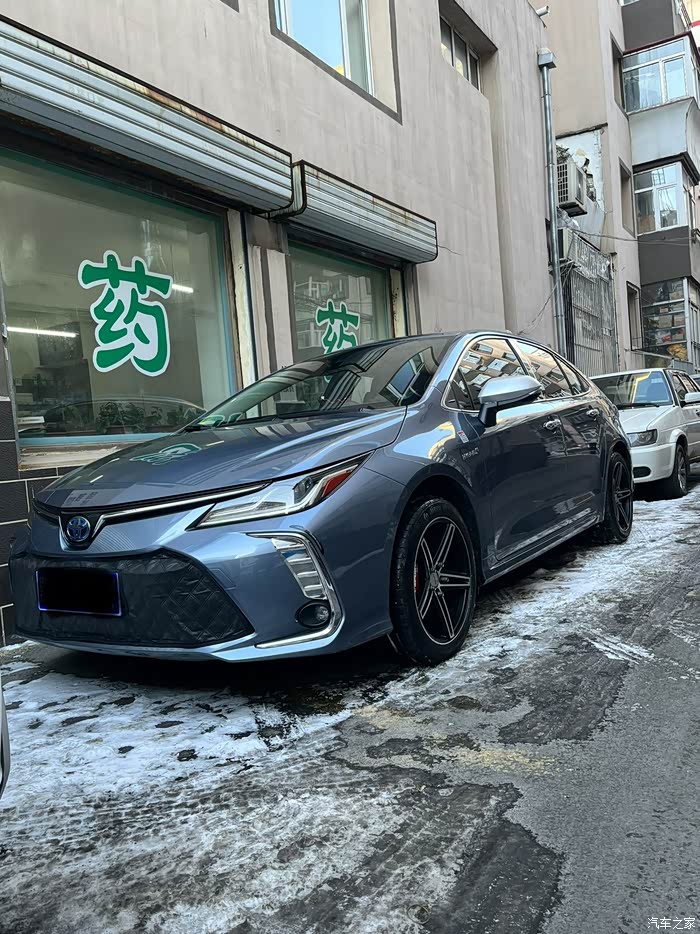 各位卡友卡罗拉双擎天青石和珍珠白到底哪个更耐看更有质感啊