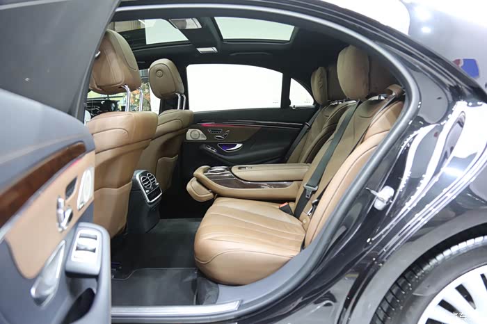 奔驰s级2020款s350l商务型臻藏版