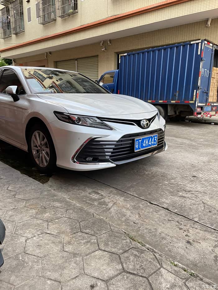 全新凯美瑞2.0g珍珠白