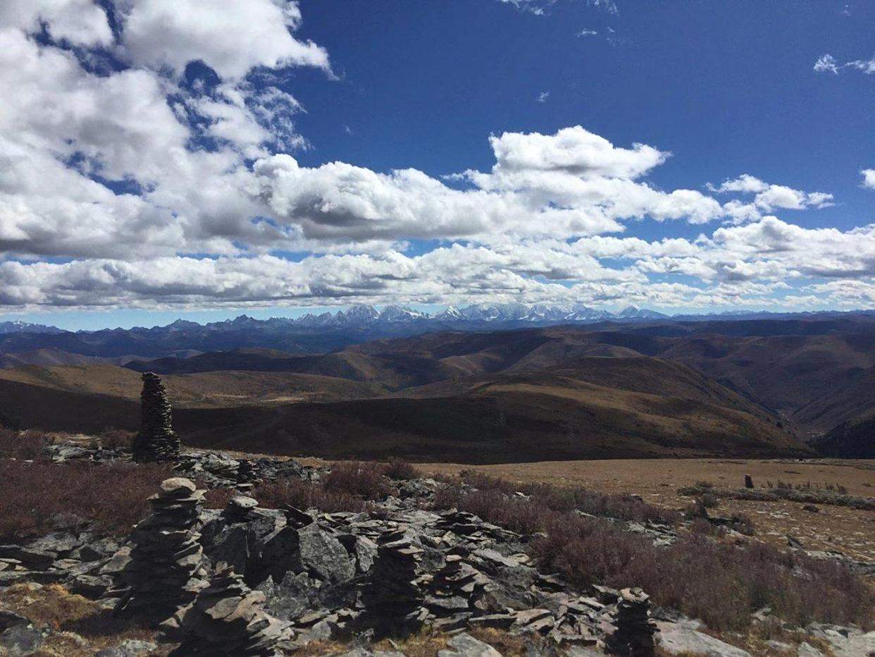 高尔寺山观贡嘎一睹贡嘎群峰的壮观景象