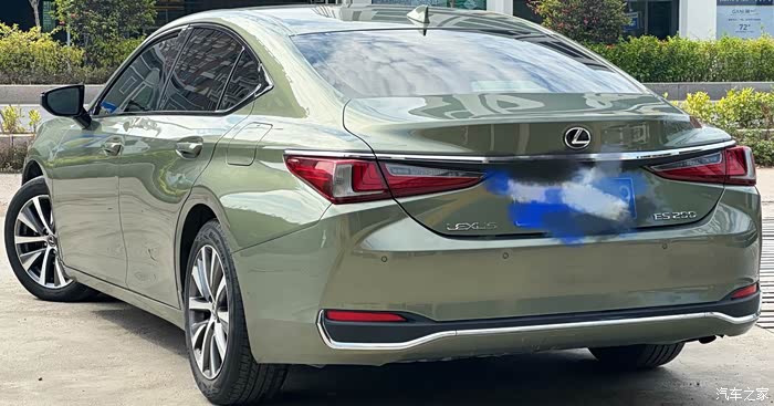 雷克萨斯es2018款18年5w多公里200豪华版国