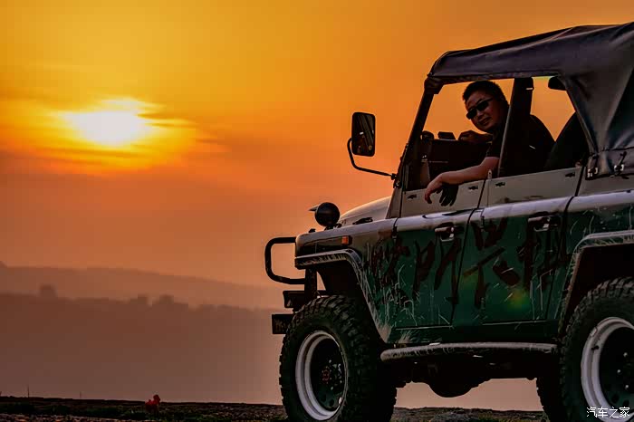 孤独的旅行者一个人一台车一个悲伤的爱情故事