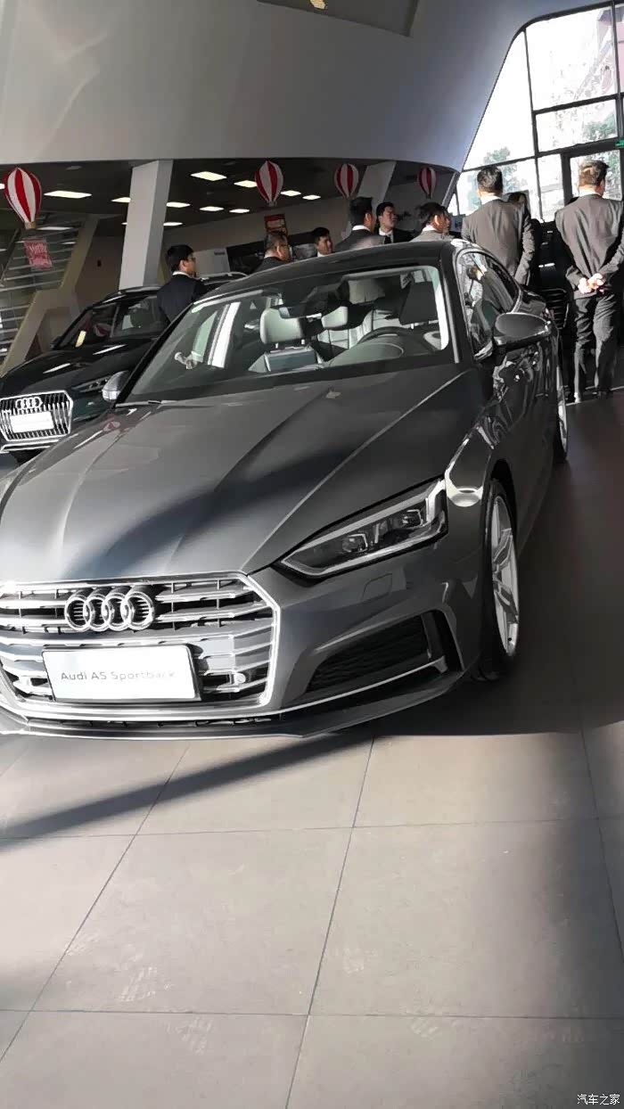 重庆有没有奥迪a5tb45季风灰的现车啊?