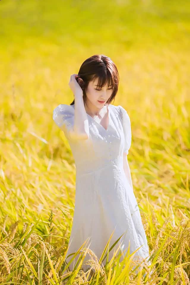 好姿势拍照,年轻漂亮有气质.