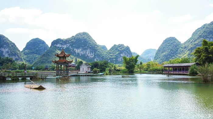 驾驶爱车游览广西靖西鹅泉景区