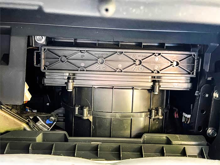 哈弗h6铂金版车主分享自己更换空调滤芯