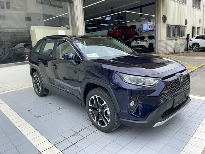 小威升级rav4星际蓝尊贵两驱提车