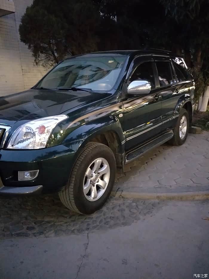 经典老款丰田霸道120