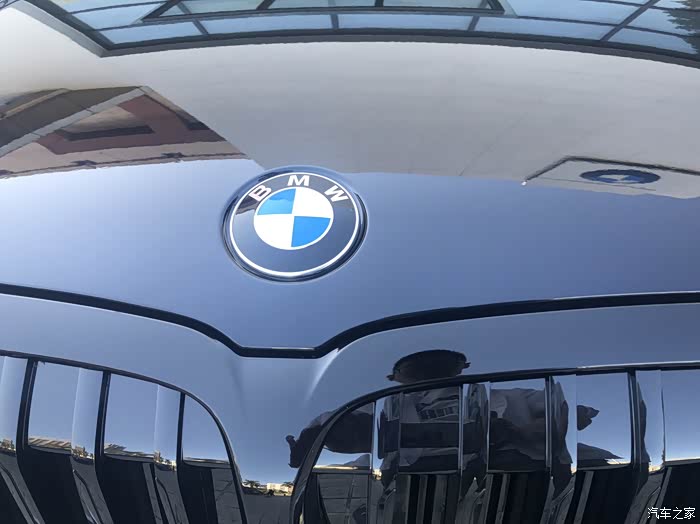 1,加装了舒适套装,走近发现氛围灯天使之翼没有开启.