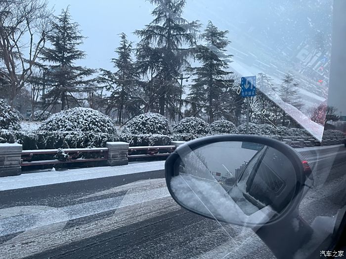 新能源汽车下雪天能不能开哪吒v雪天试用体会