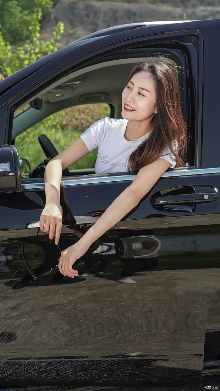 美女腿精邂逅奔驰v级不一样的商务车改装