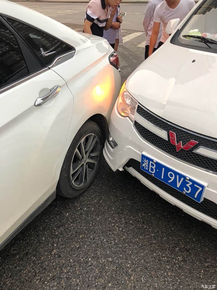 提车一星期被追尾心塞