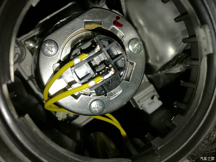 索纳塔九如何更换近光灯灯泡