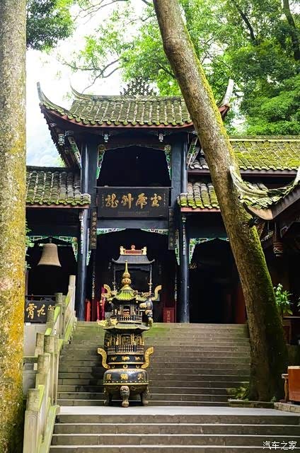 拜水都江堰,问道青城山.