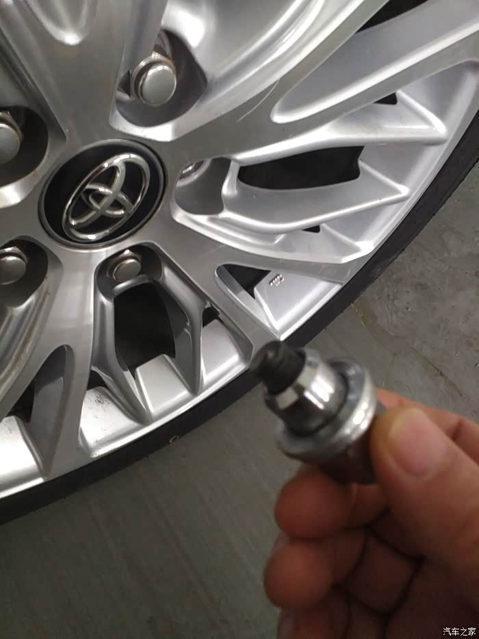 最新提示:八代凯美瑞轮胎螺栓断裂