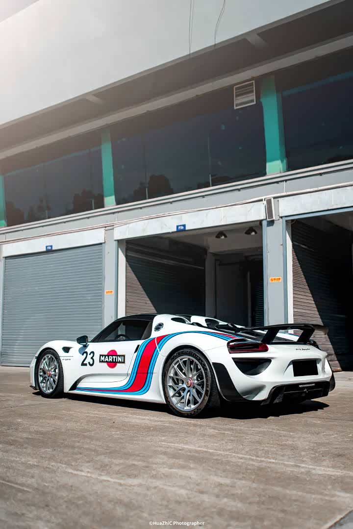 马天尼涂装颜色的搭配在阳光下格外耀眼