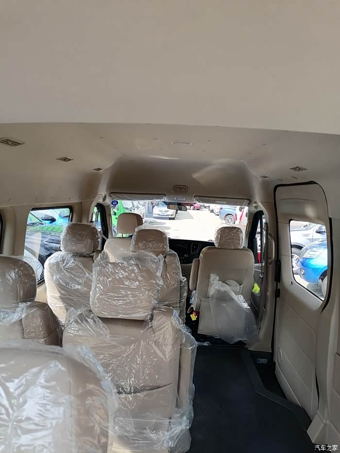 图雅诺小客国六长轴中顶9座实车图