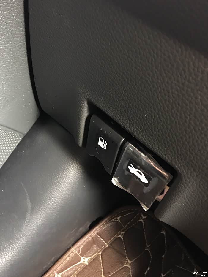 油箱按钮用力过大