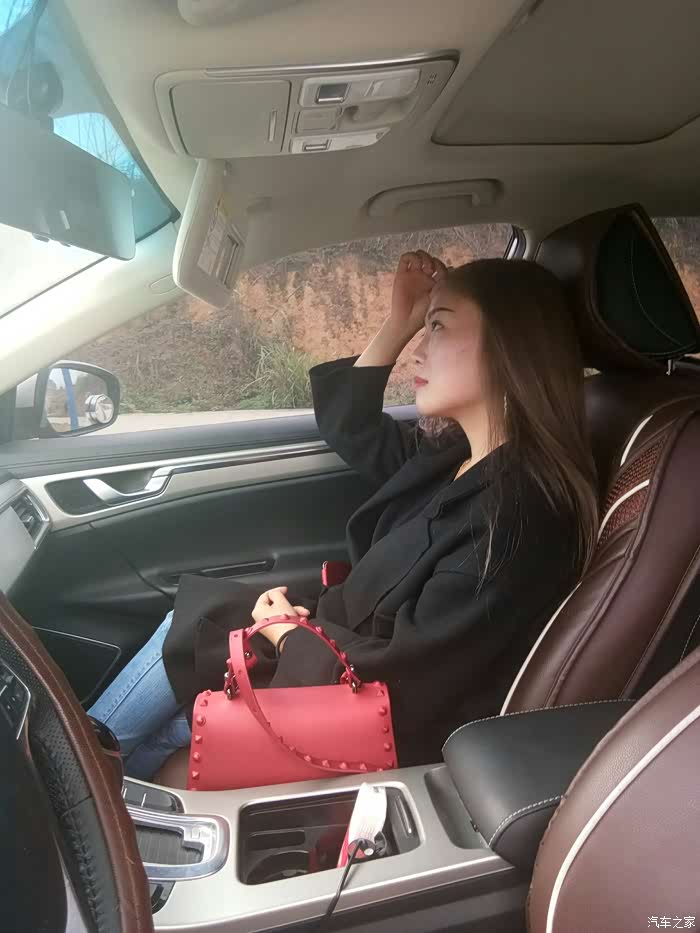 【美女当车模】讲述酷帅gl和漂亮美女的快乐相处时光.