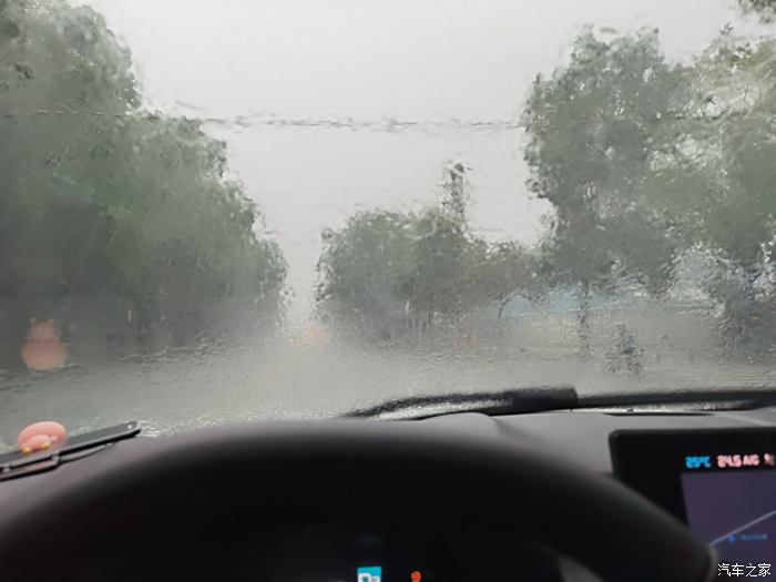 【图】冬天频繁的雨天雨天开车注意安全