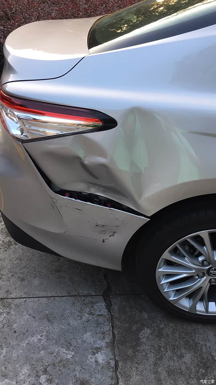 首撞,肇事者逃逸了