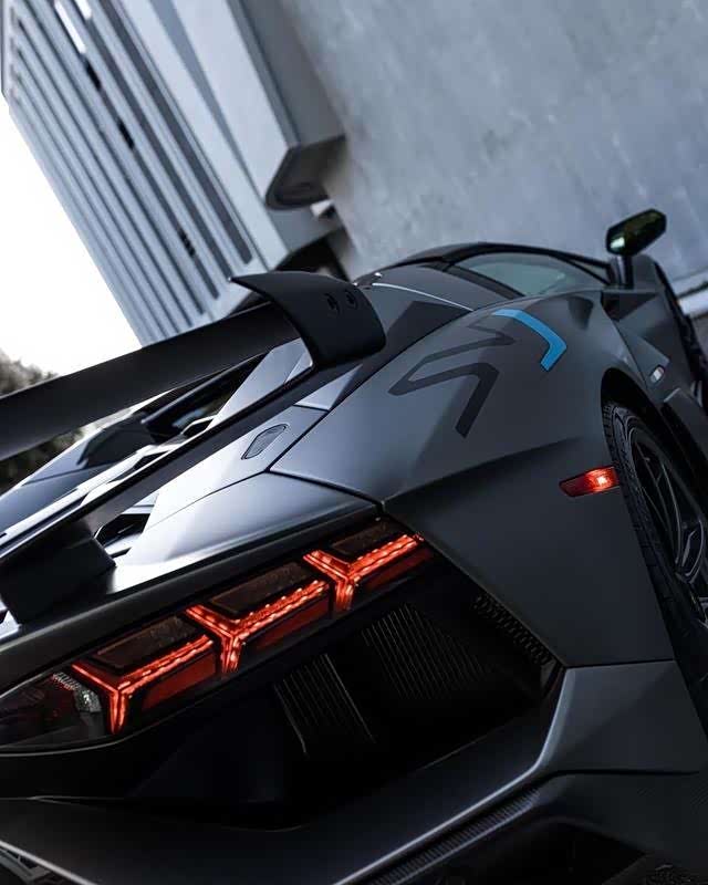 兰博基尼埃文塔多svj,蓝色搭配很赞!